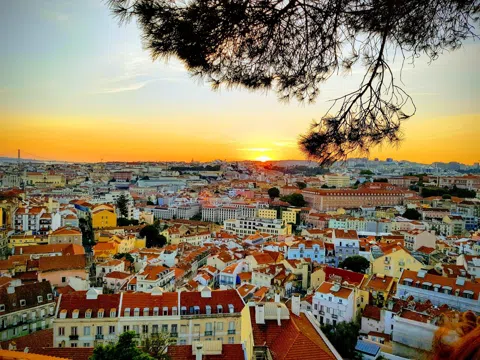 Graça on Foot for Lisbon's Highest Views, Gardens and Lunch