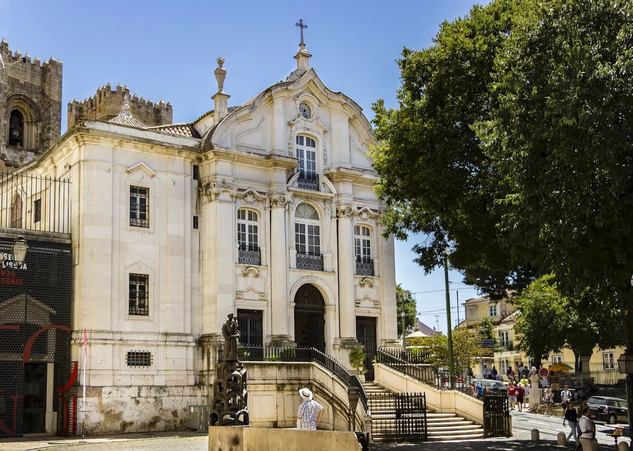 L'église Saint-Antoine de Lisbonne un matin de septembre