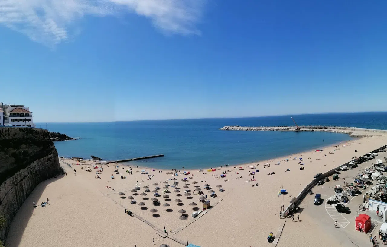 Pesce alla griglia e freddo Atlantico a Ericeira, a un'ora da Lisbona