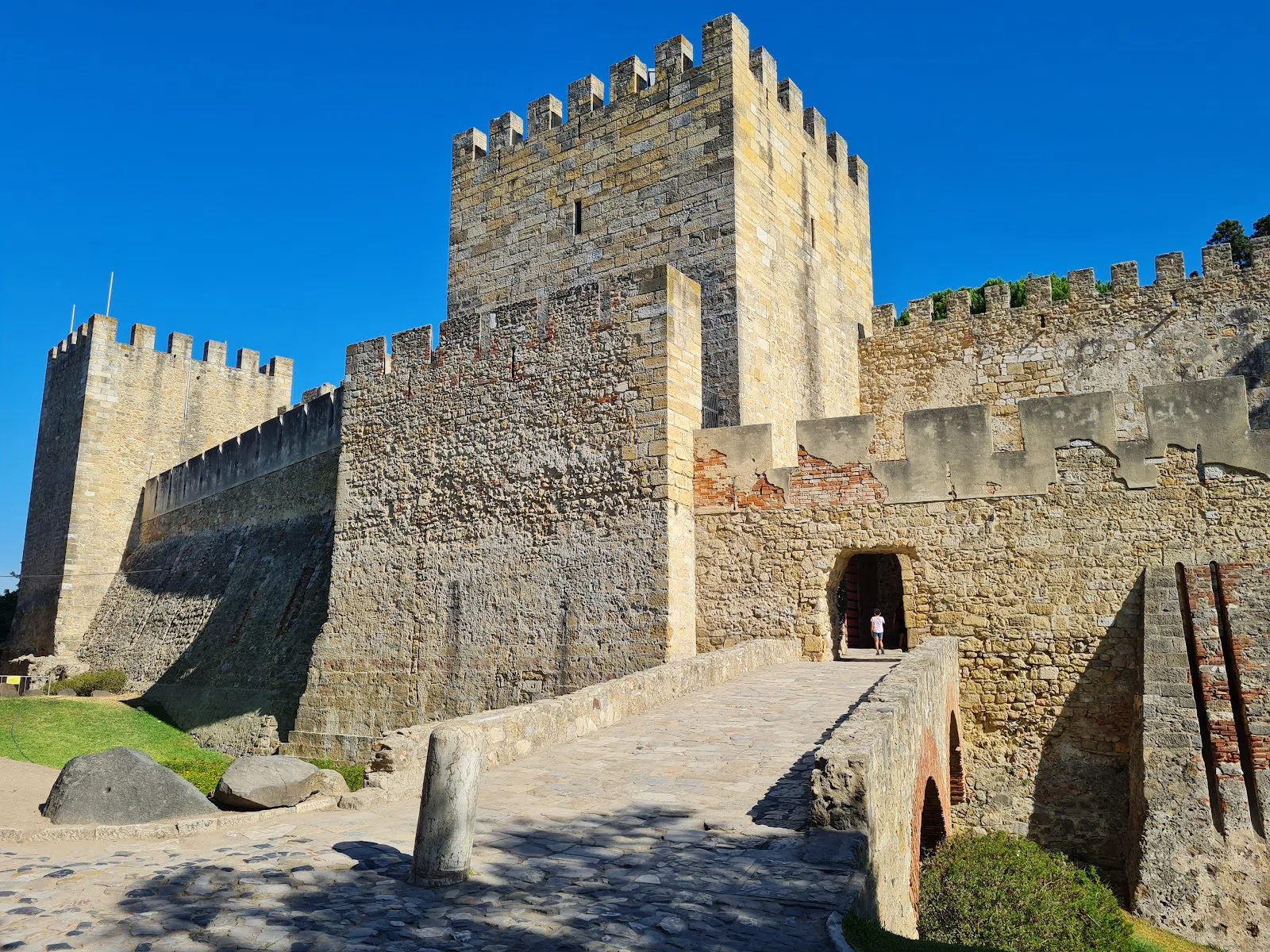 Climbing to Lisbon's Castelo de São Jorge Without the Queue